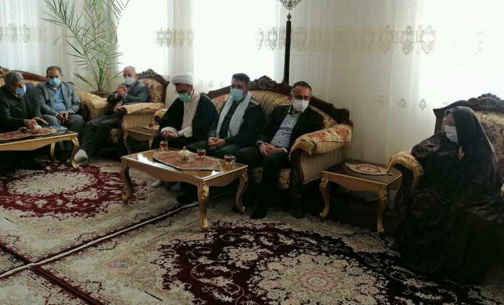 دیدار فرماندار ارومیه با خانواده های معزز شهدا به مناسبت هفته بسیج + تصاویر