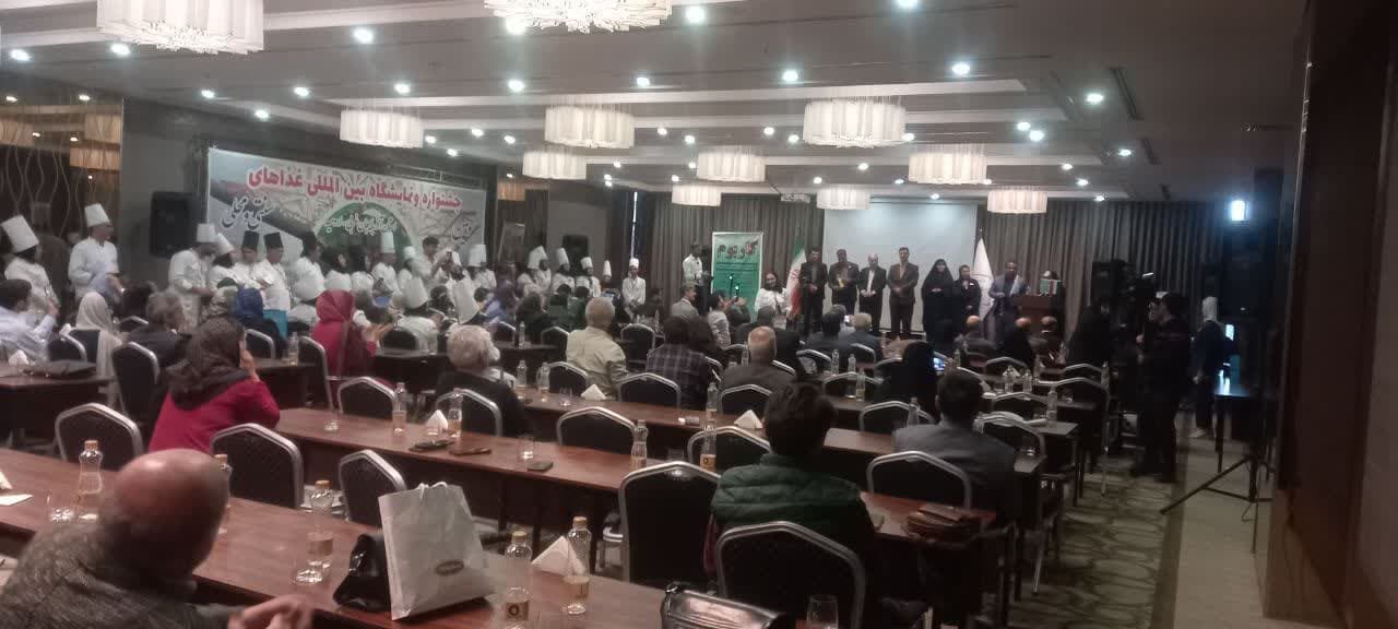 حضور فرماندار شهرستان ارومیه در مراسم اختتامیه سومین جشنواره و نمایشگاه بینالمللی غذاهای سنتی و محلی ارومیه