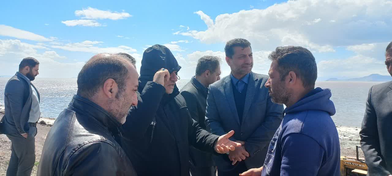 ساماندهی سواحل پارک ملی دریاچه ارومیه در پل میانگذر شهید کلانتری جهت پذیرایی از مسافران و گردشگران