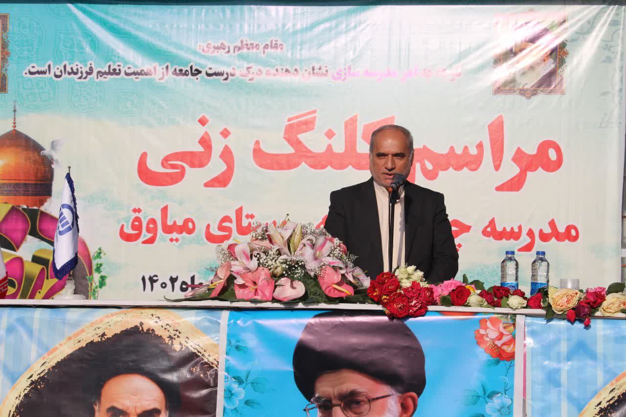 فرماندار شهرستان ارومیه کلنگ ساخت مدرسه میاوق را به زمین زد