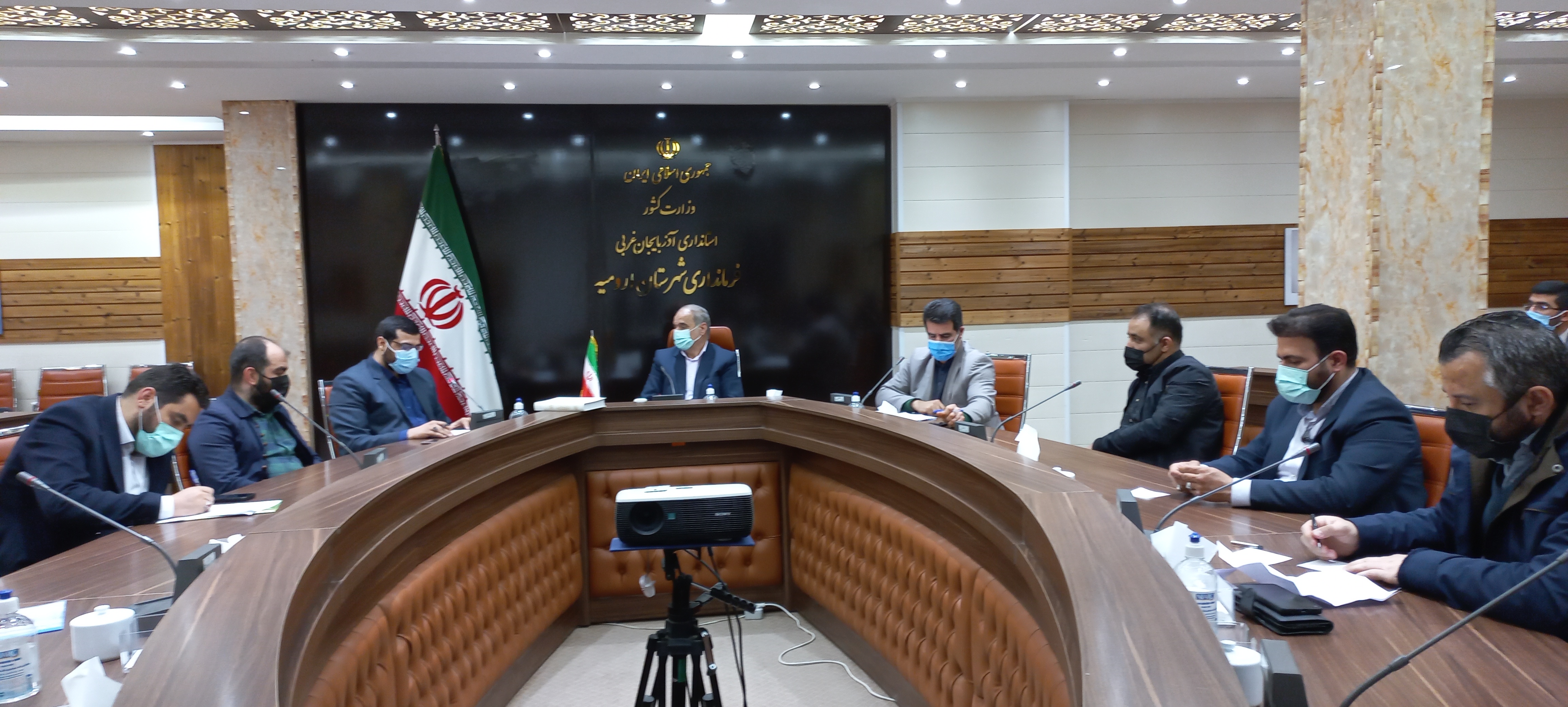 دیدار اعضای شورای مرکزی جوانان همدل استان آذربایجان غربی با فرماندار شهرستان ارومیه + عکس