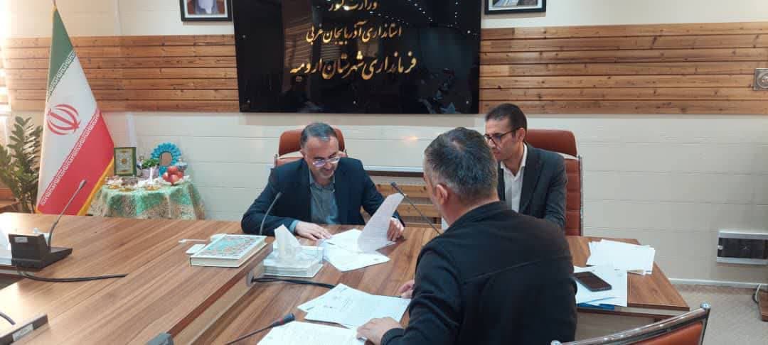 ملاقات عمومی شش ساعته فرماندار ارومیه با شهروندان در نخستین روزکاری سال جدید