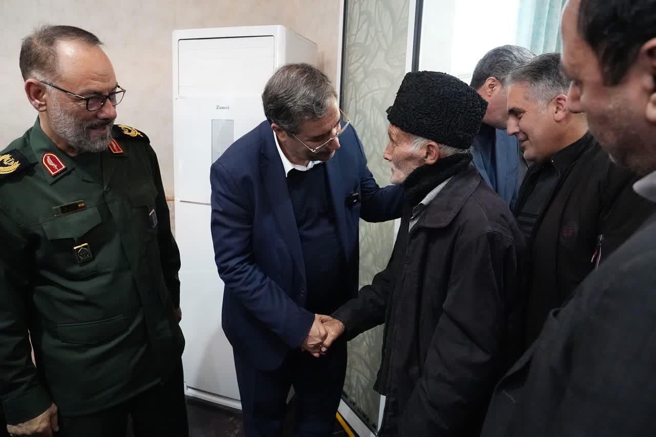 همزمان با میلاد امام علی (ع) انجام شد؛ برگزاری نشست صمیمی استاندار آذربایجان‌غربی با خانواده‌های شهدا