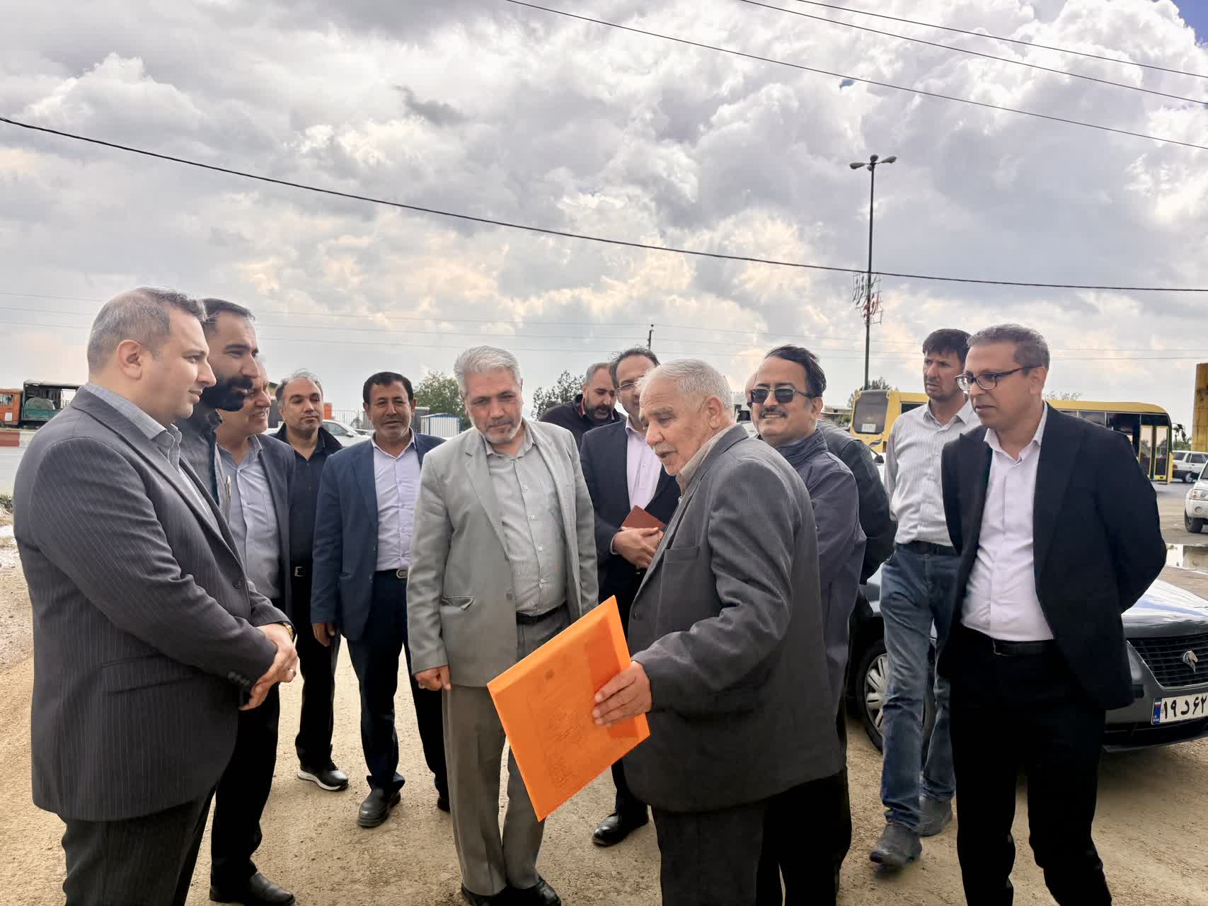بازدید میدانی فرماندار ارومیه از روستای قزل عاشق جهت بررسی و رفع چالش های عمرانی