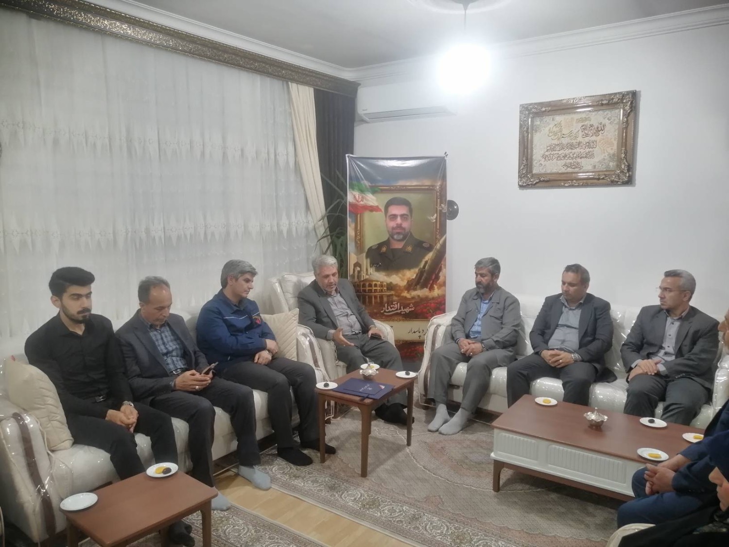دیدار فرماندار شهرستان ارومیه با خانواده شهید حسن عبادی