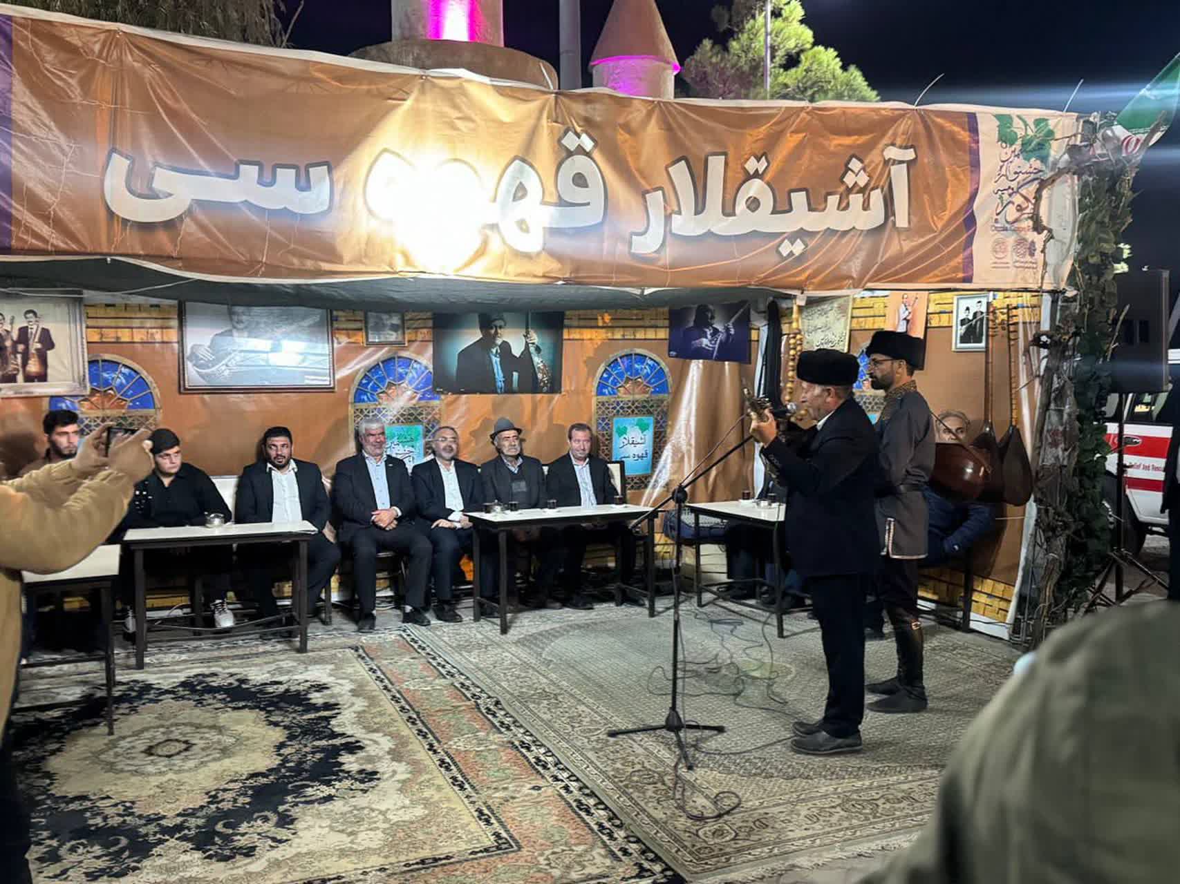 اختتامیه جشنواره انگور با حضور مقابلی، سرپرست معاونت سیاسی و اجتماعی استانداری آذربایجان‌غربی، سفرای چند کشور و حضور پرشور مردمی برگزار شد.