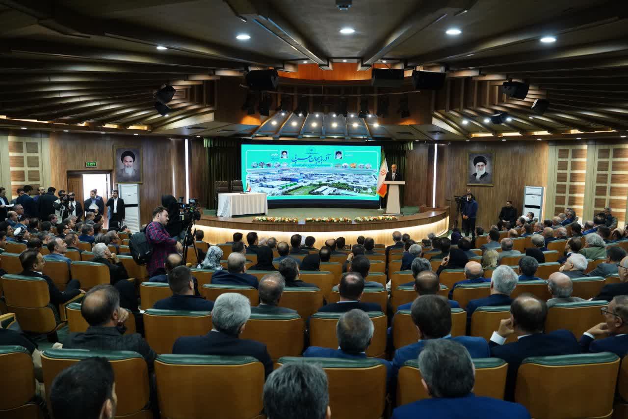 نشست رئیسجمهور پزشکیان با سرمایهگذاران و فعالان اقتصادی آذربایجانغربی