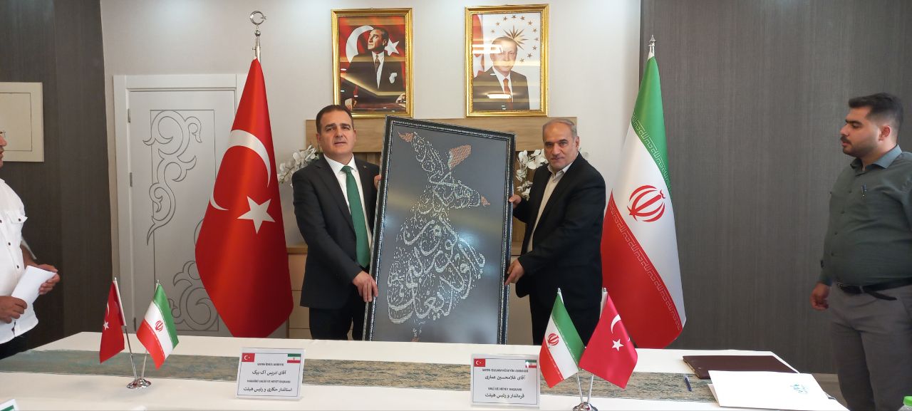 رایزنی فرماندار شهرستان ارومیه و والی استان حکاری ترکیه برای انعقاد تفاهمنامه همکاری های فیمابین