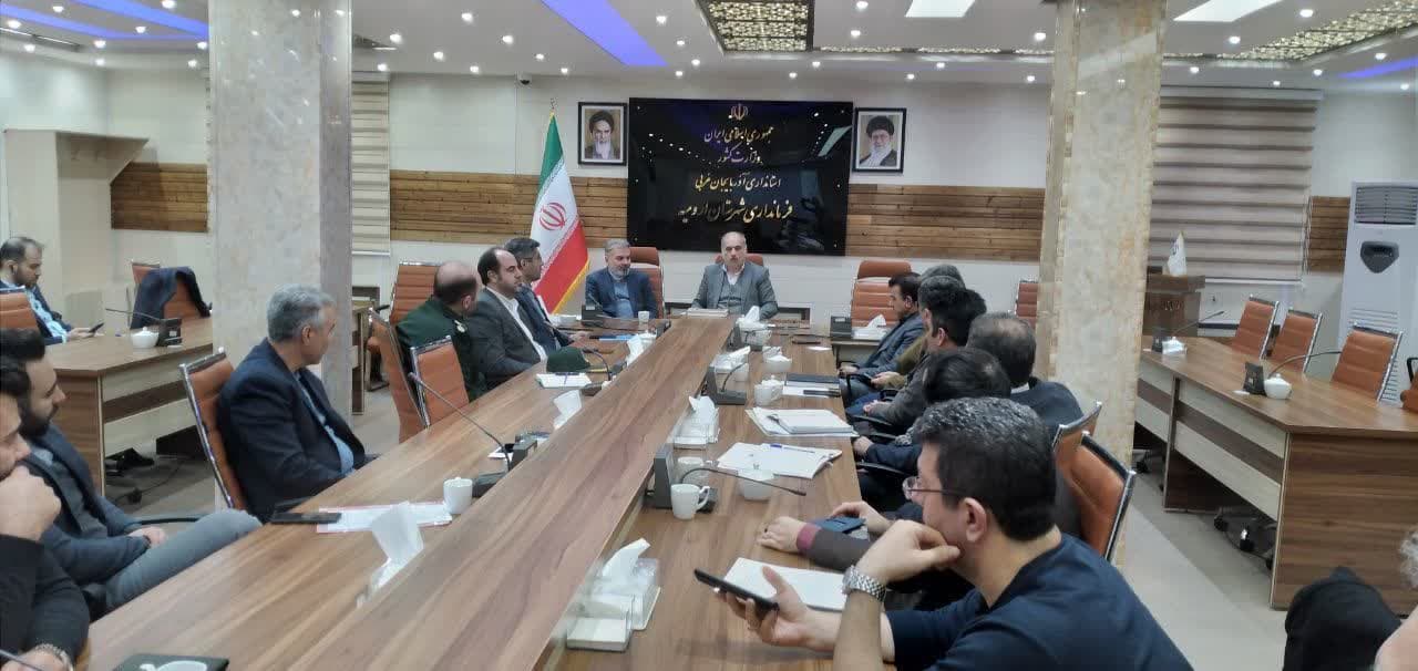 عماری فرماندار شهرستان ارومیه در جلسه ساماندهی امور جوانان وشورای ورزش شهرستان گفت : لزوم برنامه ریزی برای برگزاری مراسمات نشاط آفرین درسطح جامعه