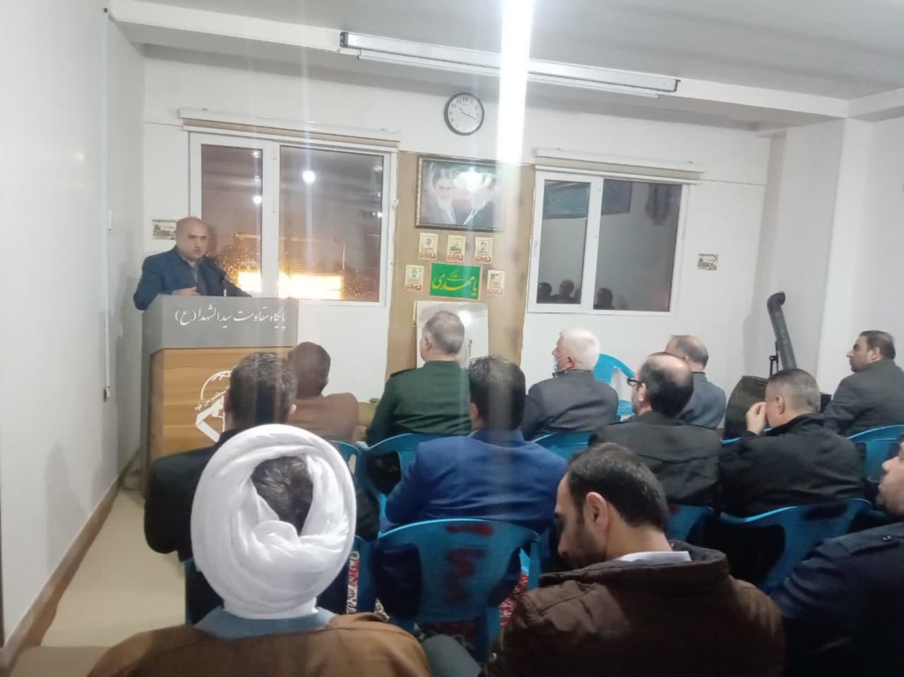 امروز از برکت انقلاب اسلامی هیچ کشوری به قدر کشور ما نمی تواند ادعا کند استقلال و ازادی دارد .