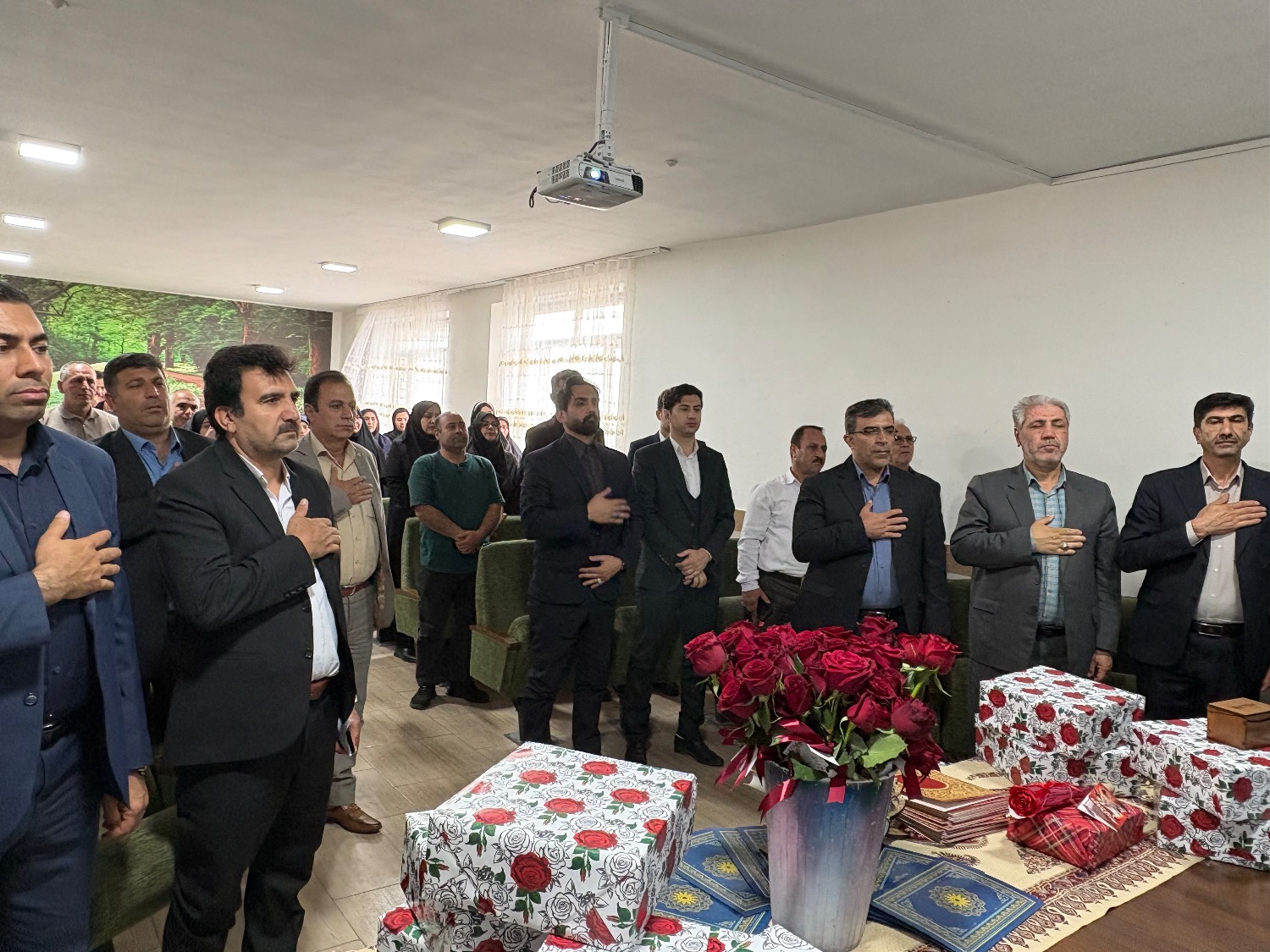 برگزاری آیین گرامیداشت روز معلم در مدارس ارومیه با حضور فرماندار شهرستان ارومیه