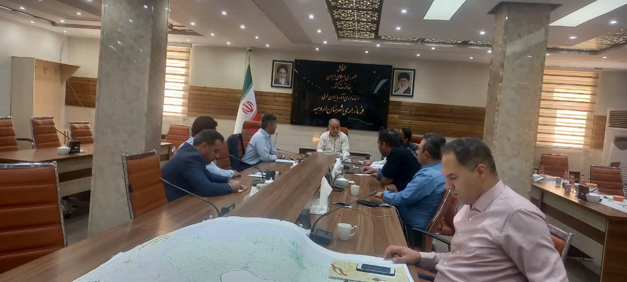 طرح ضربتی جمع آوری پسماند های حریم جاده های مواصلاتی شهرستان ارومیه