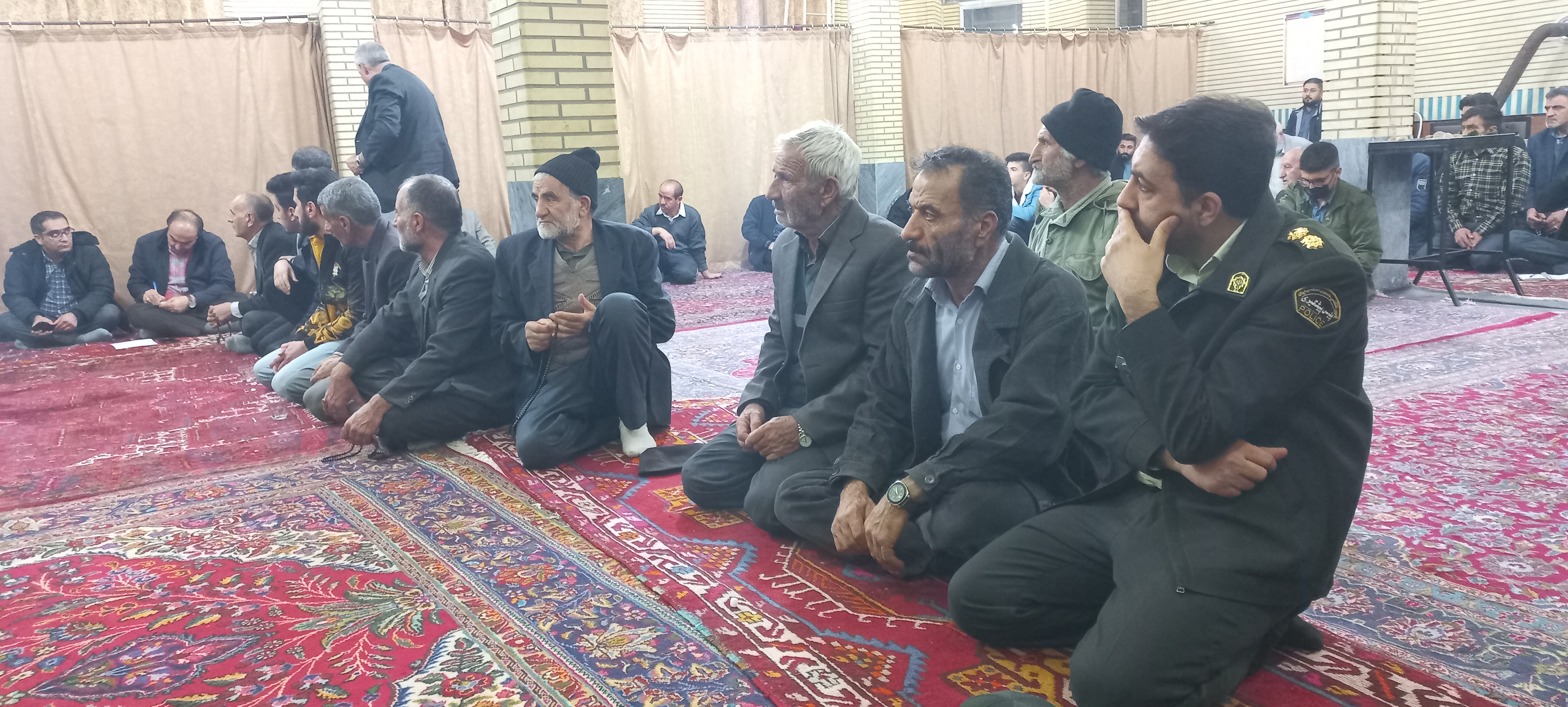باحضور فرماندار ، مسائل و مشکلات منطقه 2 بررسی شد + عکس
