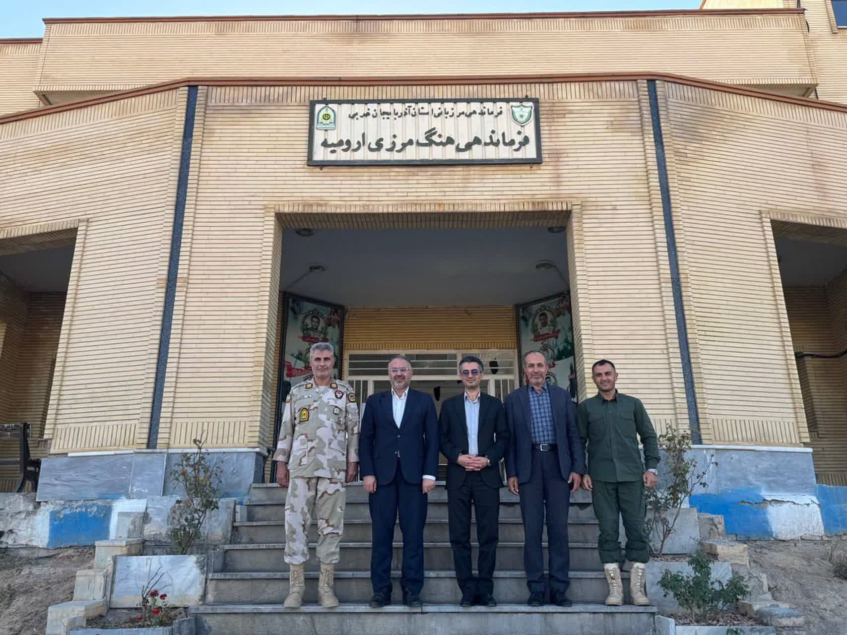 دیدار سرپرست معاون سیاسی و اجتماعی استانداری آذربایجانغربی و فرماندار ارومیه با فرماندهان نظامی و انتظامی به مناسبت هفته نیروی انتظامی