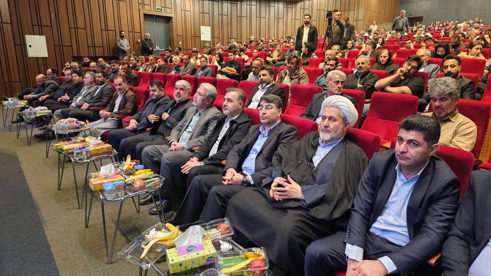 تجلیل از تلاشگران عرصه مدیریت شهری ارومیه در آیین گرامیداشت روز جهانی کارگر