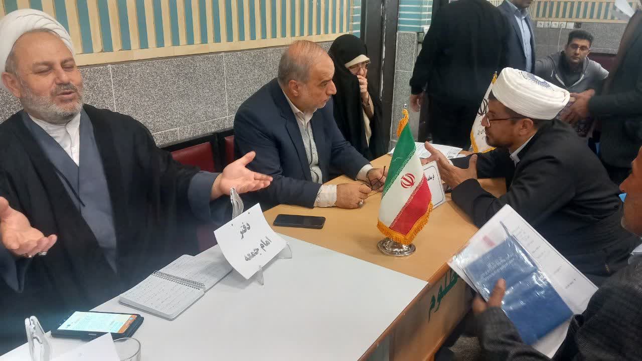 برگزاری میز ارتباطات مردمی فرمانداری شهرستان ارومیه در بخش نازلو