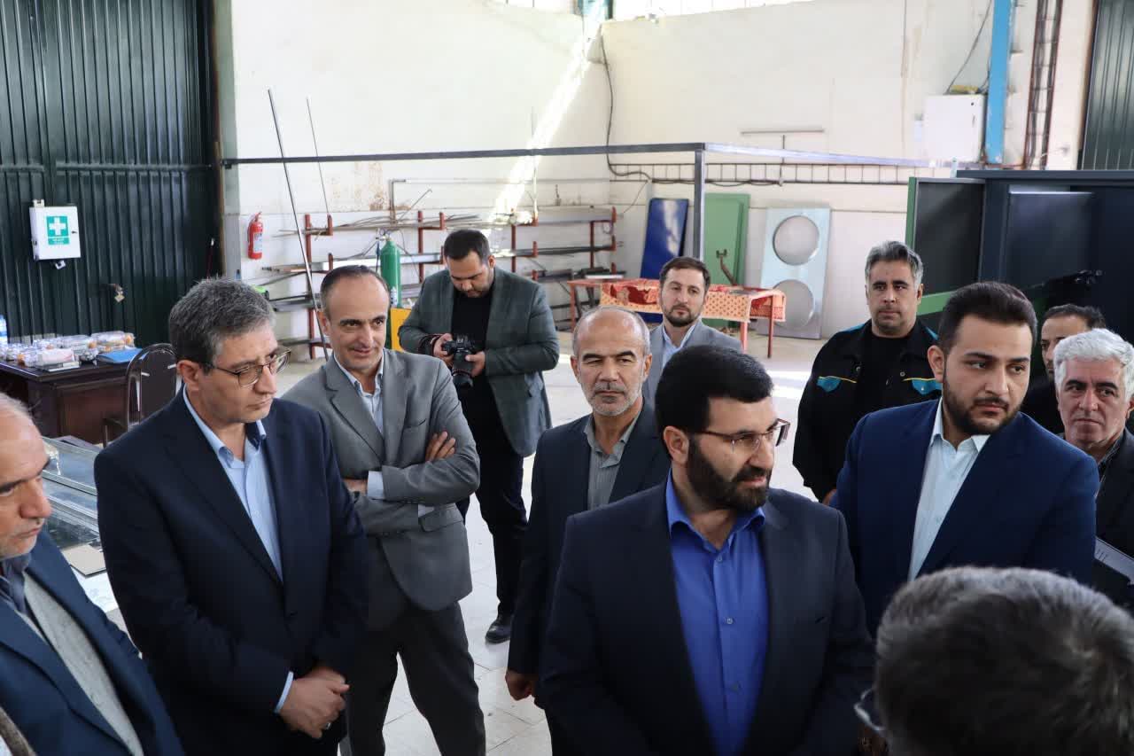بازدید معاون هماهنگی امور اقتصادی استاندار آذربایجانغربی و فرماندار شهرستان ارومیه از دو واحد تولیدی در ارومیه