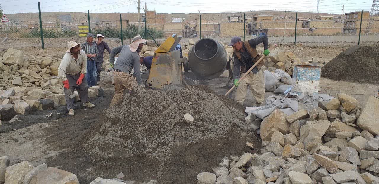بازدید عماری فرماندار شهرستان ارومیه از مدرسه خیر ساز در حال احداث در روستای بادکی
