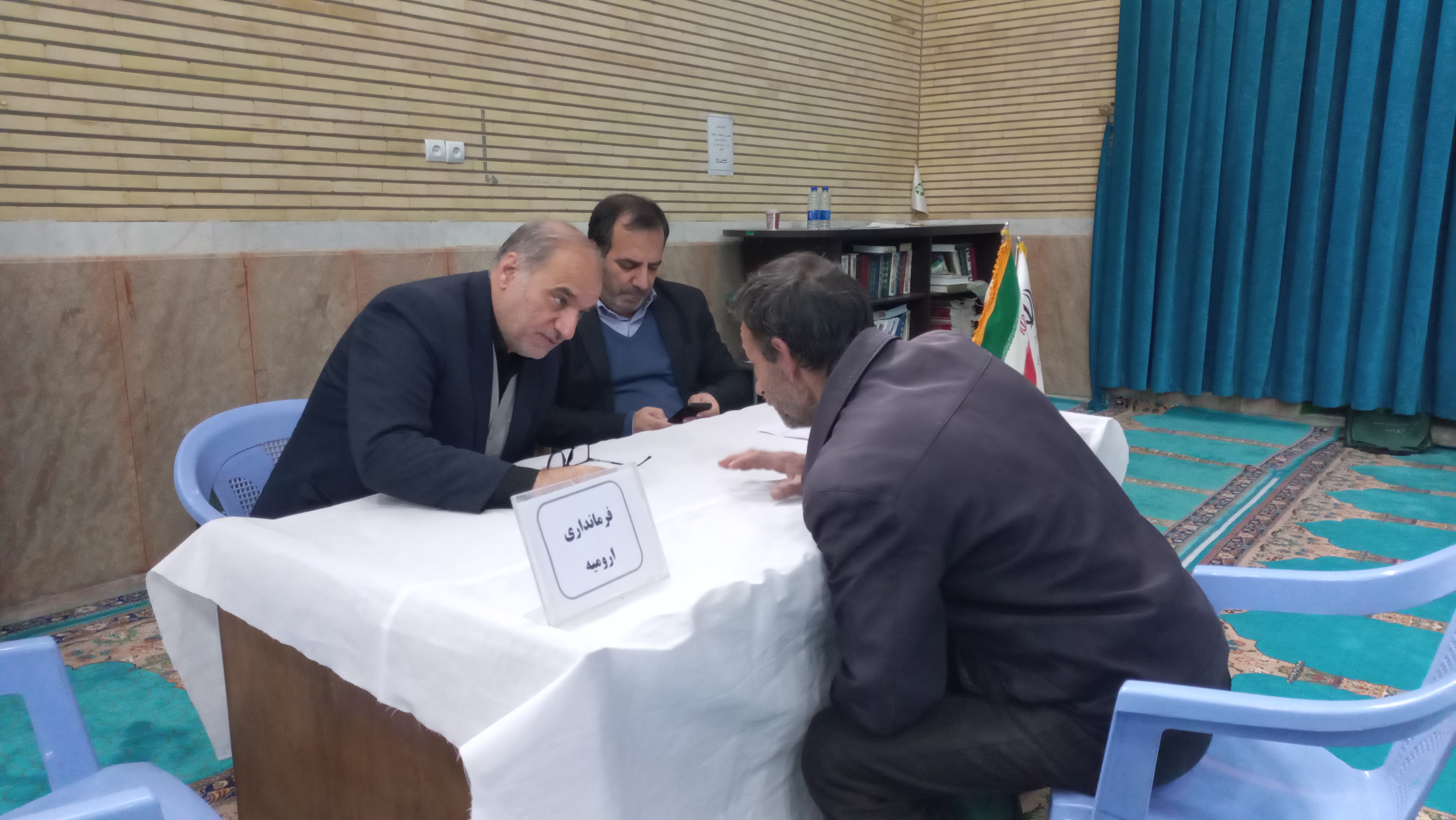 میز ارتباطات مردمی فرمانداری شهرستان ارومیه برگزار شد + عکس