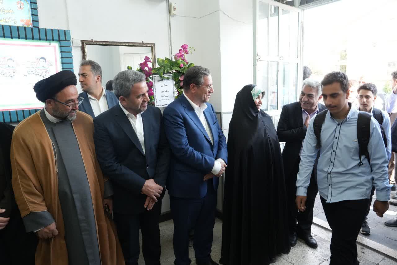 با حضور استاندار آذربایجانغربی انجام شد؛ آغاز سال تحصیلی جدید در آذربایجانغربی