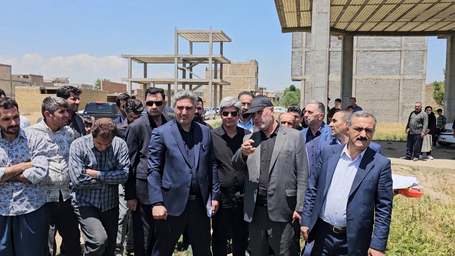 صبح جمعه متفاوت در ولنده؛ حضور میدانی فرماندار ارومیه تا اقامه نماز جمعه در روستا