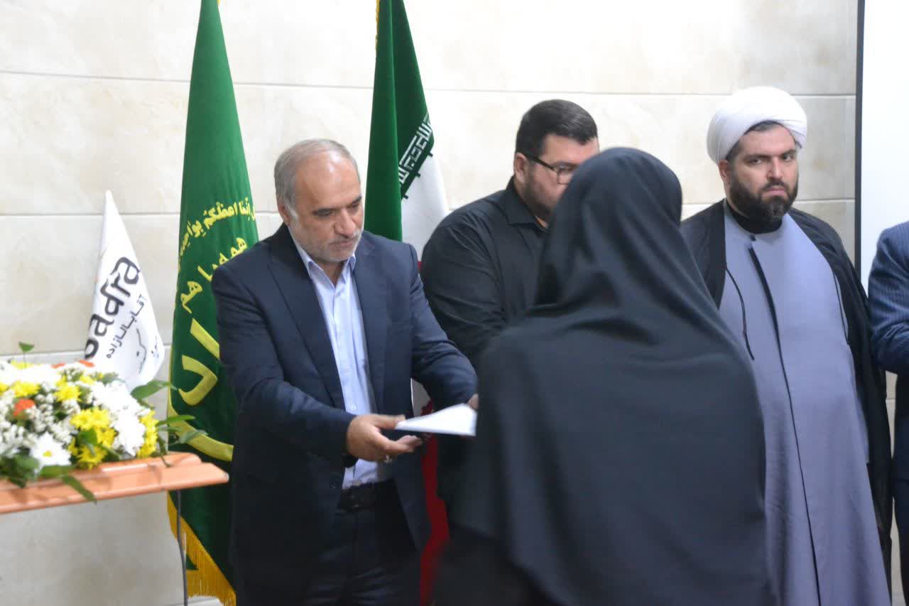 باحضور فرماندار شهرستان ارومیه و جمعی از مدیران استانی و شهرستانی ، سورت و بسته بندی 15 هزار تنی میوه در شهرستان ارومیه به بهره برداری رسید