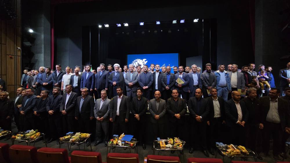 تجلیل از تلاشگران عرصه مدیریت شهری ارومیه در آیین گرامیداشت روز جهانی کارگر