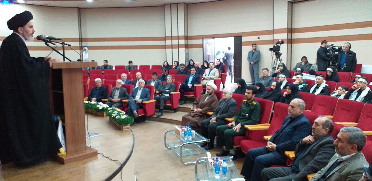 همایش رویداد ملی قهرمان بر اهمیت الگو و قهرمان سازی در جامعه اسلامی در ارومیه برگزار شد.