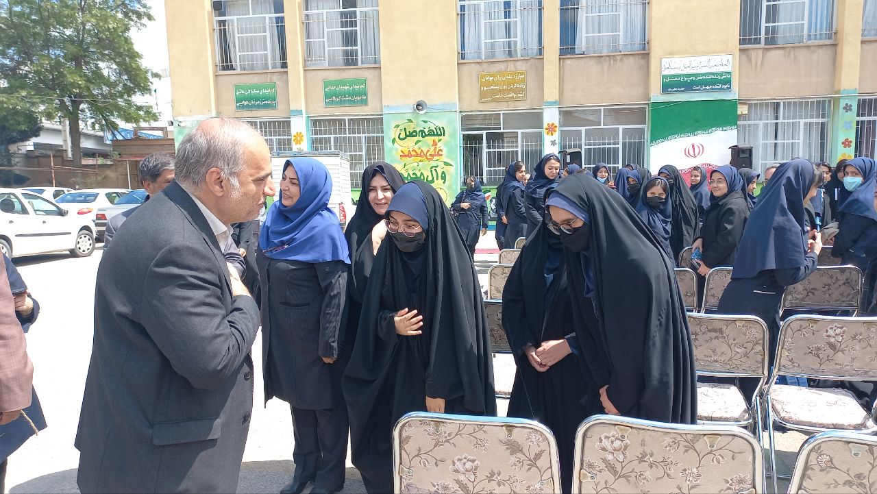 حضور فرماندار شهرستان ارومیه در مدرسه دخترانه شاهد گل نرجس ناحیه یک ارومیه