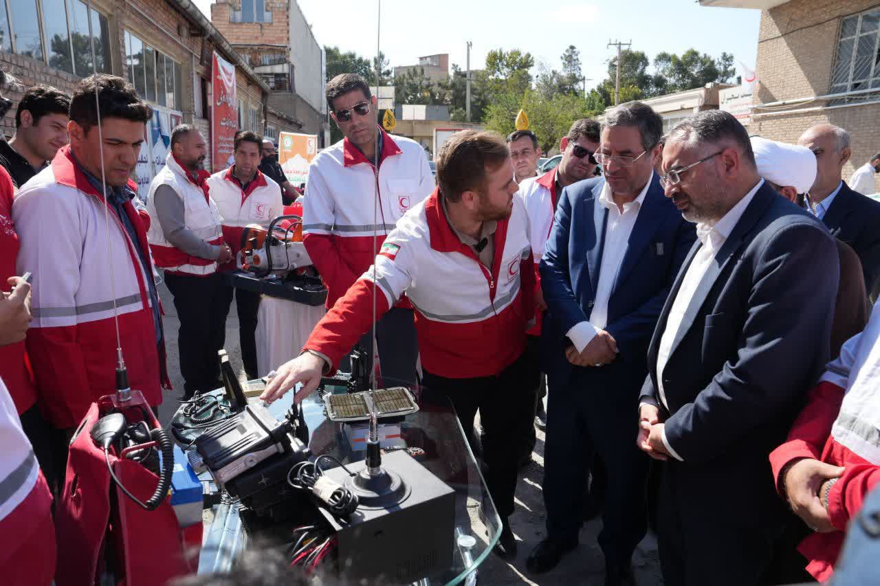 با حضور استاندار آذربایجانغربی انجام شد؛ اجرای طرح "ارمغان مهر" و الحاق ناوگان و تجهیزات امدادی به جمعیت هلالاحمر آذربایجانغربی