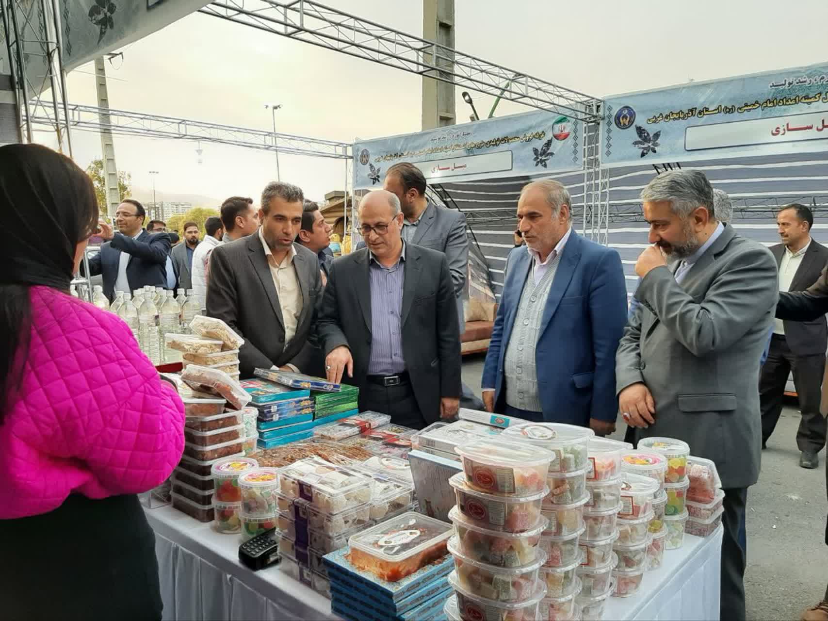 مراسم افتتاح نمایشگاه فصلی مجریان طرح های اشتغال کمیته امداد امام خمینی (ره)