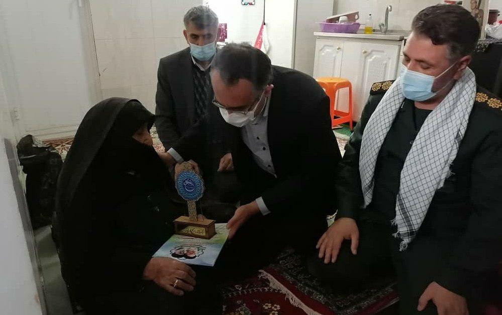 دیدار فرماندار ارومیه با خانواده های معزز شهدا به مناسبت هفته بسیج + تصاویر