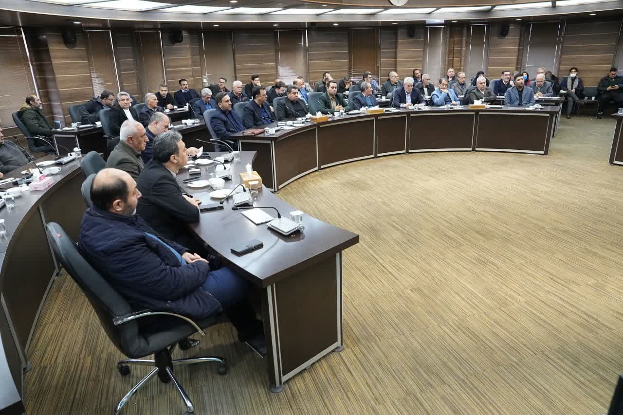 برگزاری نشست صمیمی استاندار آذربایجان‌غربی با اصناف و بازاریان استان