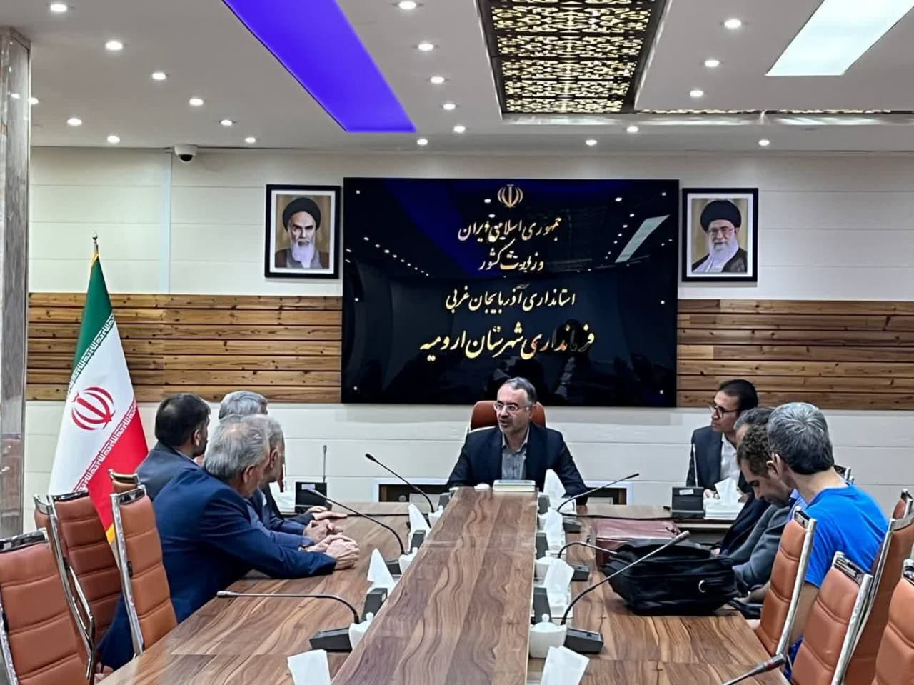 ملاقات عمومی شش ساعته فرماندار ارومیه با شهروندان در نخستین روزکاری سال جدید