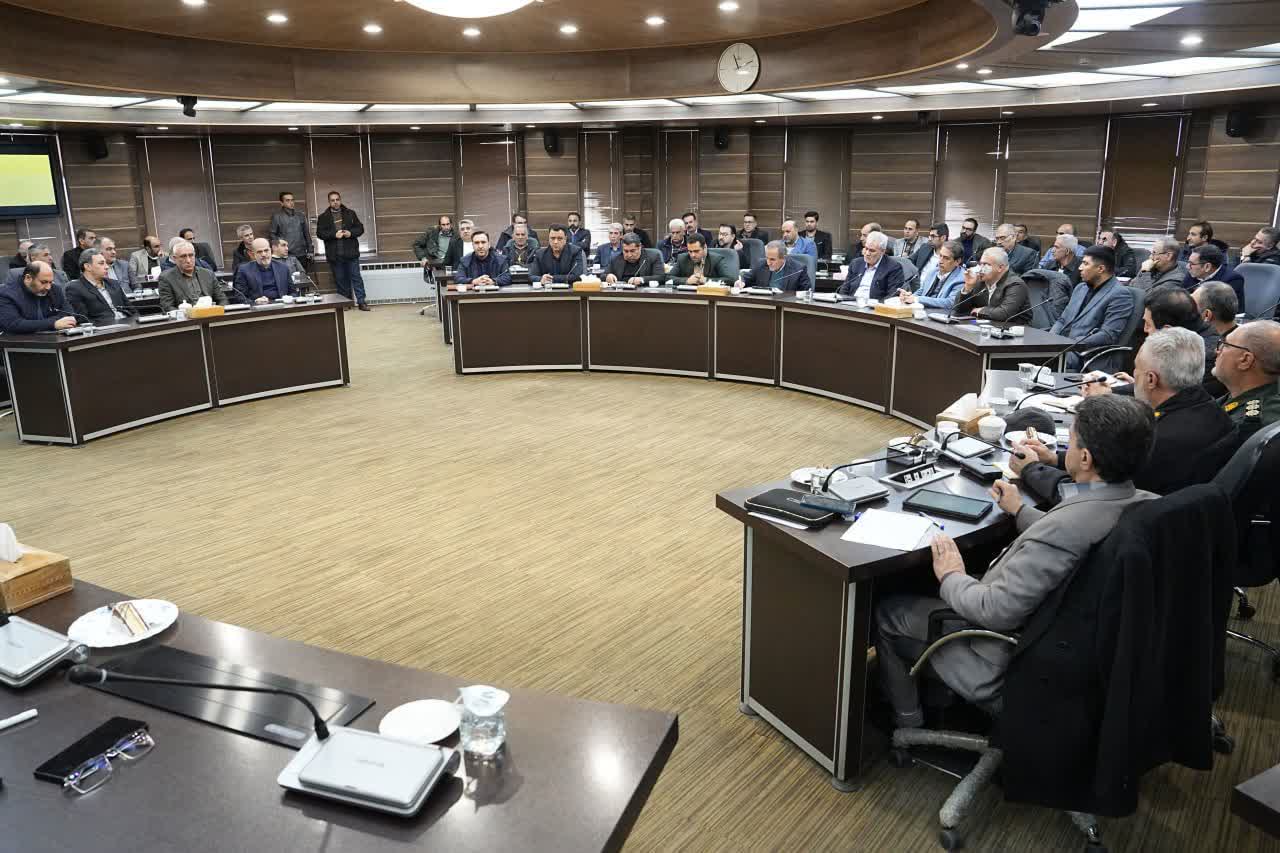 برگزاری نشست صمیمی استاندار آذربایجان‌غربی با اصناف و بازاریان استان