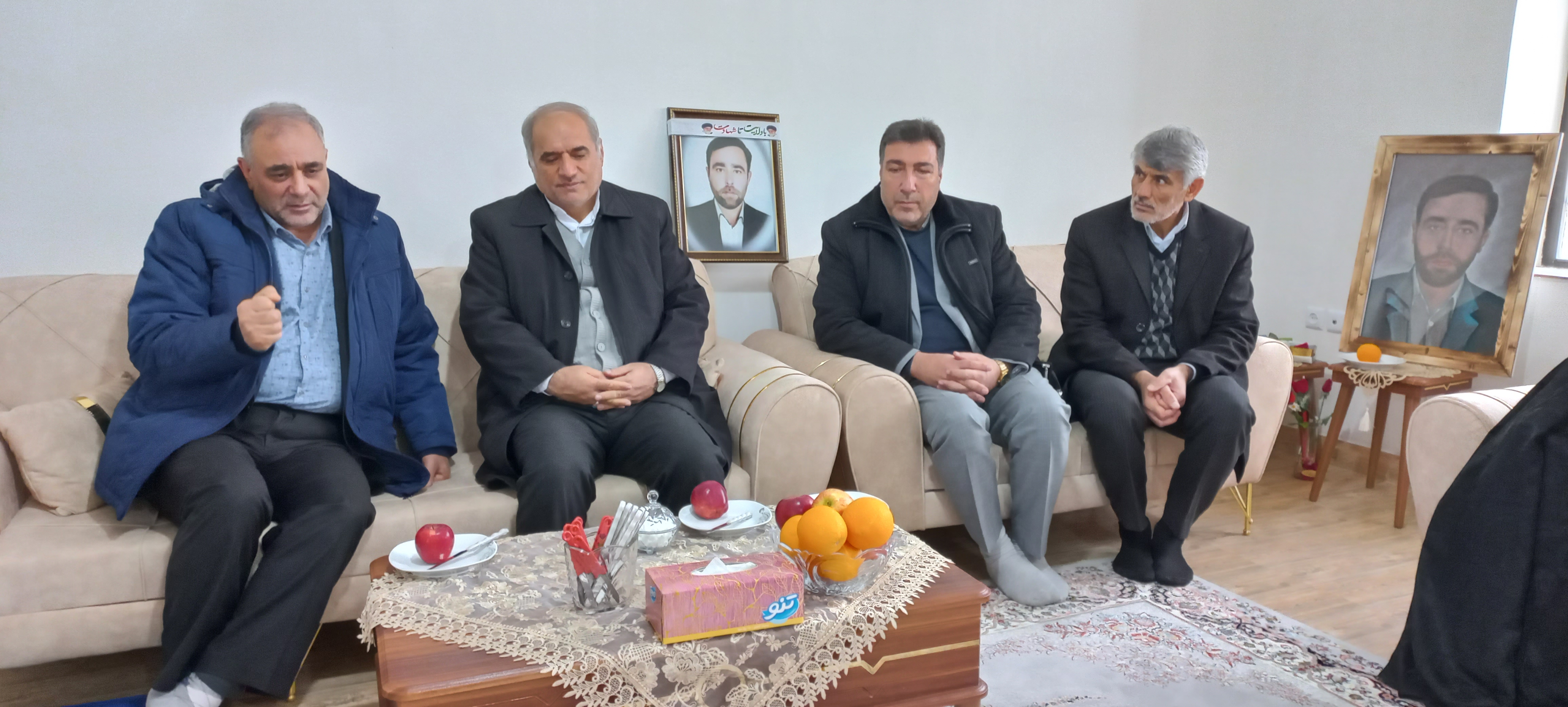 دیدار معاون امنیتی و انتظامی استاندار آذربایجانغربی با خانواده شهید مدافع امنیت عباس فاطمیه